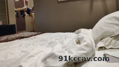 小女友与单男镜前激情