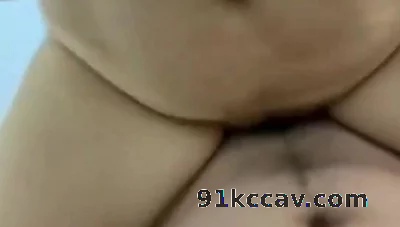 和44岁丰满良家熟女偷情，上外骑乘骚逼来感觉了，摩擦的速度加快了太骚
