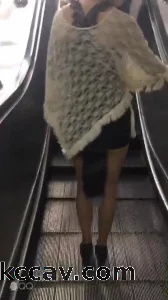分享街边露出尾巴的小姐姐