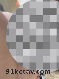 穿着束腰人妻的婚纱照下干她