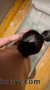 带模特去拍摄结婚直接自己主动吃起来了