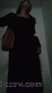 和邻居熟女在楼道来一发