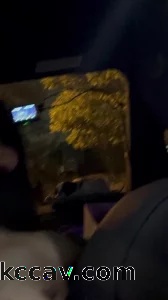 E奶人妻 全裸车震 给行人看到