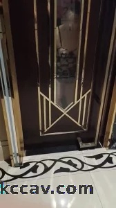 漂亮少妇在ktv包厢门口撅着屁屁被操的有滋有味