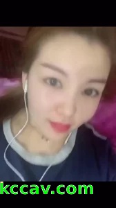 丝袜大奶熟女自拍