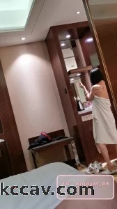 探探上聊的骚母狗没两天就能吃饭开房虽然身材娇小却已经是两个孩子的妈