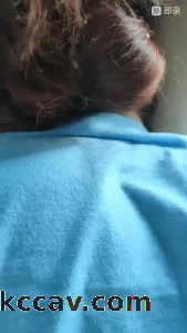 很长时间没做爱的骚女车上深喉口活