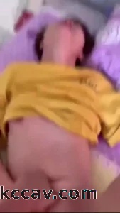 简介有群，气质短发熟女阿姨边操边喊，说好开房操逼你怎么视频，家里人看