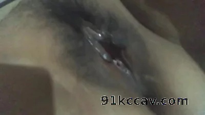 又被射进屄里了还要拍下来，好淫荡啊