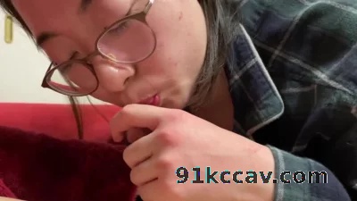 眼镜美术生吃JB好骚啊
