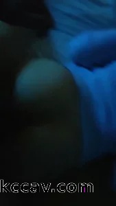 深夜走错房间，妹子默认的让我干