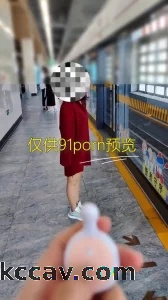 塞着跳蛋逛 各种人前露出，看看平时端庄高雅的人妻私下是什么样