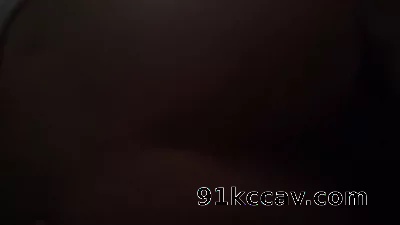 小骚货男朋友刚走我直接去小骚货家里狠狠操她