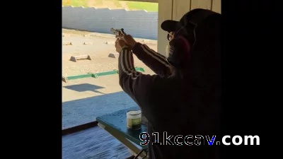 让老婆第一次打手枪，打枪过后打真军