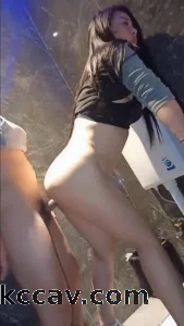 淫妻活动KTV聚会转眼找不到老婆偷和网友厕所操逼!