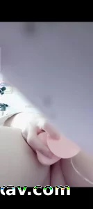 小骚货假鸡巴自慰