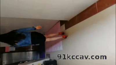 个爽，我的紧不紧”