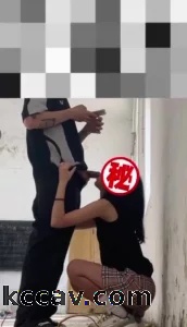 废弃大学教室偷偷啪啪 紧张刺激！父母眼中的乖宝宝