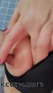 大屁股熟女老公前脚出差刚走，就开始发骚了拍视频勾引我去操她