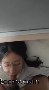 清纯双马尾眼镜娘第一视角口交
