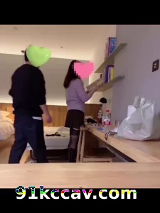 绿帽老公 带着朋友一起来3p自己的丰满淫妻