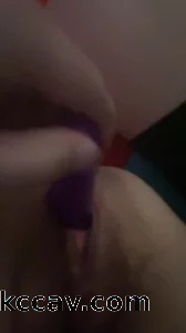 换个电动玩具插六十路老骚货的淫水逼