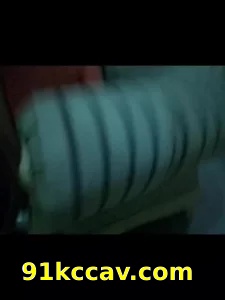 你就不能等我脱了衣裳再操吗？（露脸）