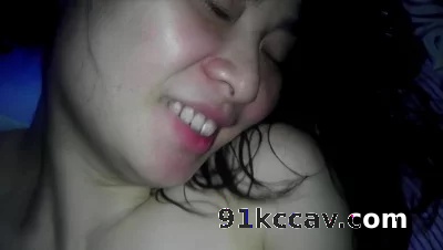 毛旺水多的极品少妇还没操就流了一滩水