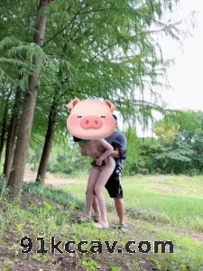 公园户外爆操172长腿美女，全裸皮肤白皙，淫声动听