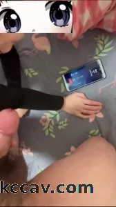 出探花设备 发骚药 孩子在客厅 淫妻和老公打电话同时却在偷情
