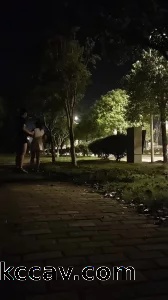 这次我们挑战街头公交站
