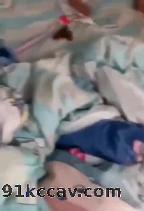 带着清纯小女友3p好刺激