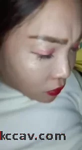 鸡鸡太大把少妇搞出红了床单都是