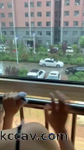 爆操老婆在窗前暴露给邻居看