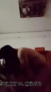在出租屋后入淫妻大屁股