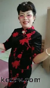 黑色旗袍黑丝阿姨大方自我展示