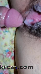 老婆夹着朋友精液回家
