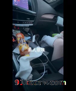最新邀请逛商场的素人小美到车上玩脚