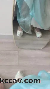 汉服母狗穿着绣花鞋在落地窗前要被插到高潮了