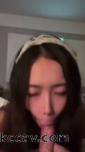 很顶的颜值，简介喝茶一她吃鸡时的表情也是骚得离谱，口活太好了