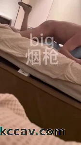 03年反差女蓝色空姐制服丝袜爆操