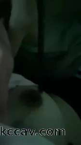 吸管吸奶