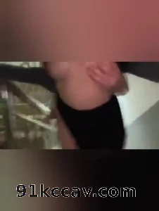 小情侣真大胆在楼道里面尻屄