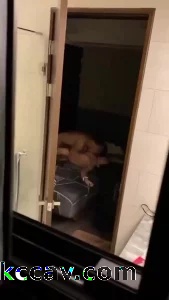 刚去买饮料单男趁我不在赶紧上我老婆