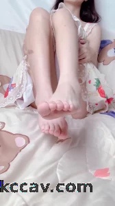 妹妹的粉嫩小穴给你舔呀