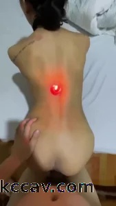 重庆母狗被滴蜡，超爽