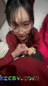 清纯反差眼镜订婚吃鸡