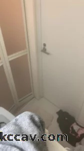 老婆闺蜜刚洗完澡出来檫身体，吊瓜奶，看着想吃一口