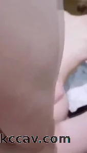 在楼梯上干91年皮肤白暂的小姐姐 淫叫声好诱人