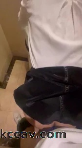 在ktv 包厢，把服务员强上了